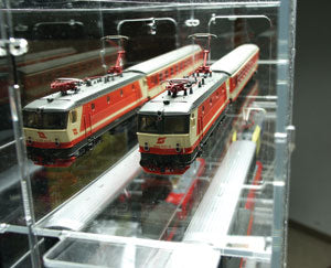 Vitrine für Modelleisenbahnen H0 & LOKS