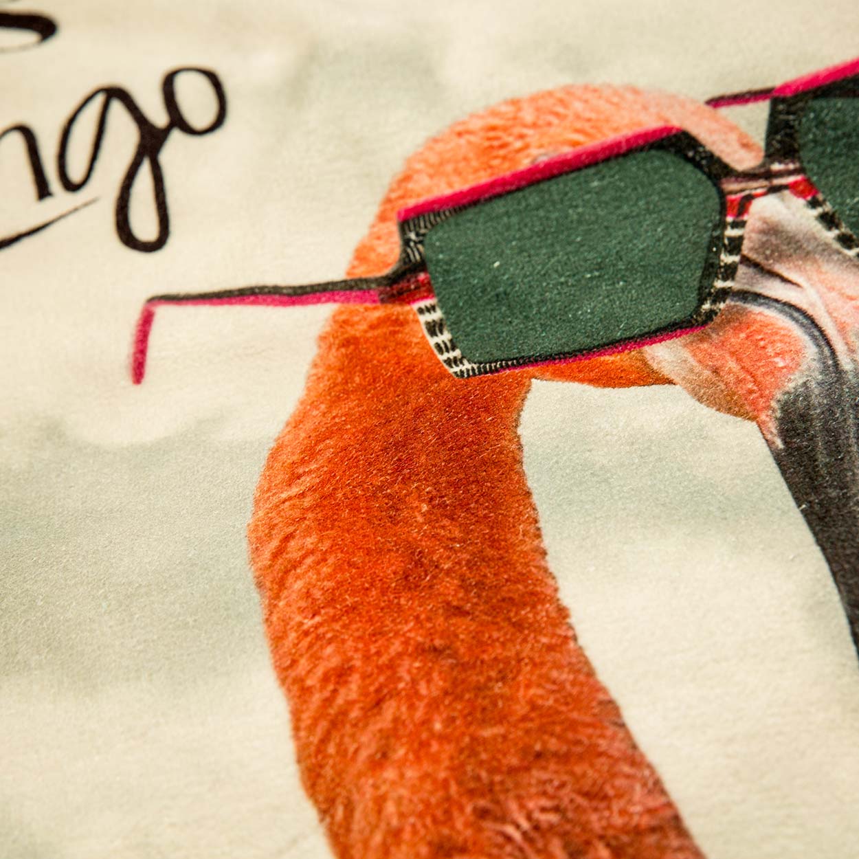 Badetuch - Flamingo "In a world full of pigeons be a flamingo"